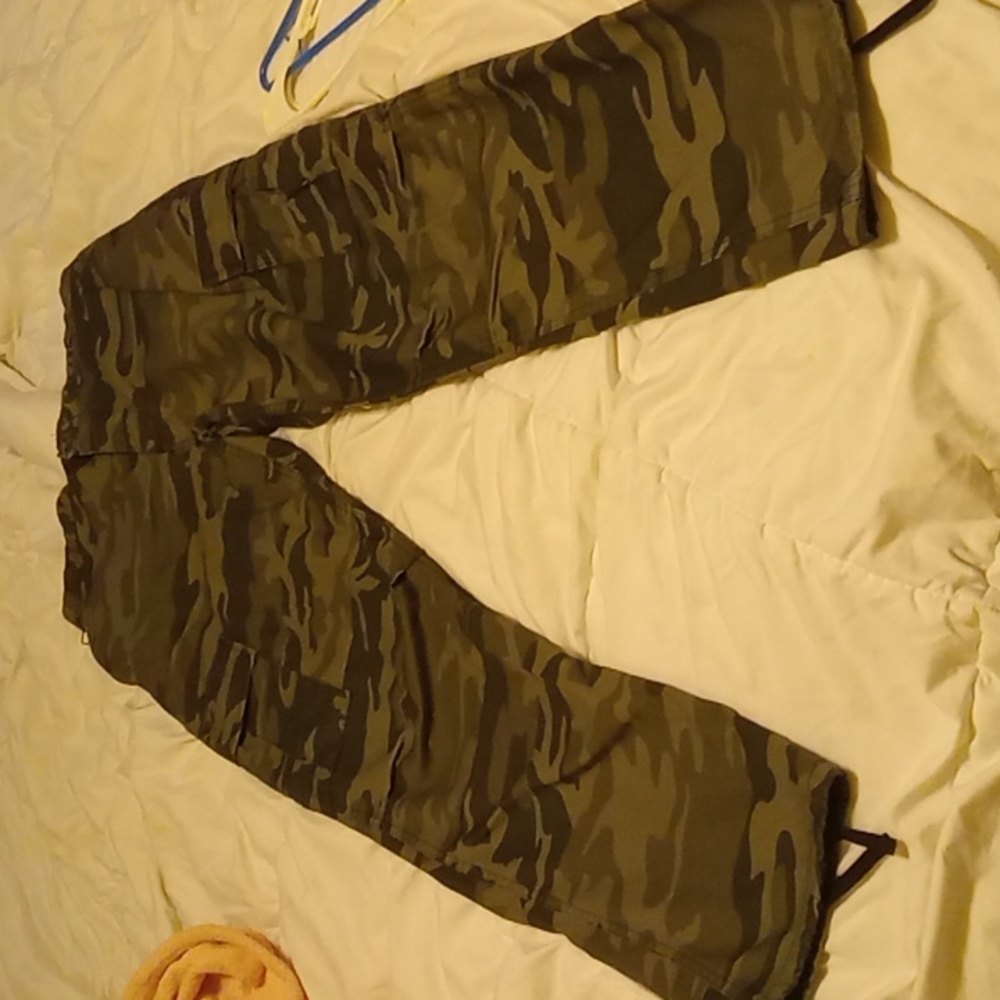 Camouflage pants great condition 32×32
